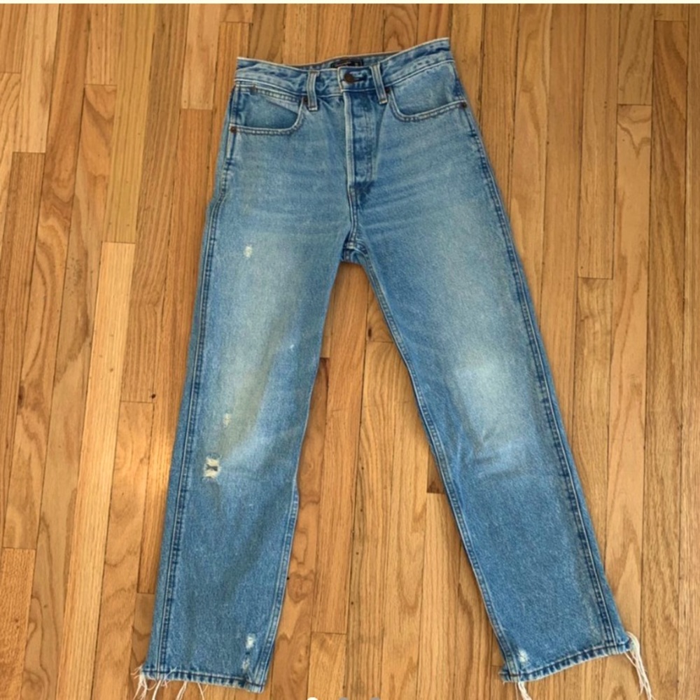 Straight leg high rise jeans!!